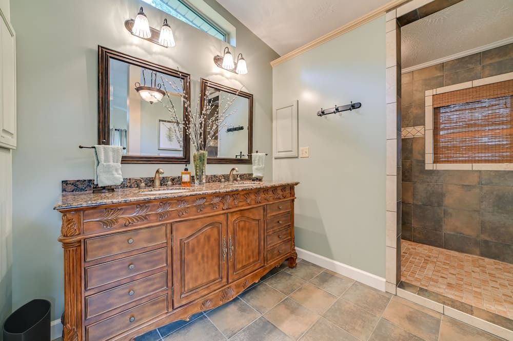 Photo of Bathroom in Eva