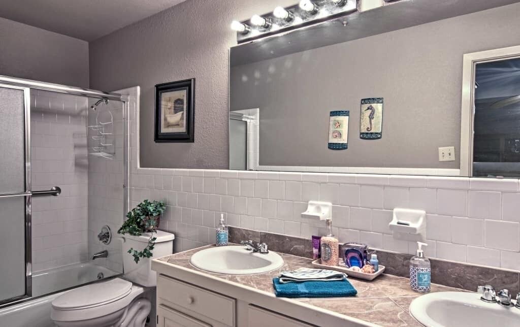 Photo of Bathroom in Lake Hamilton