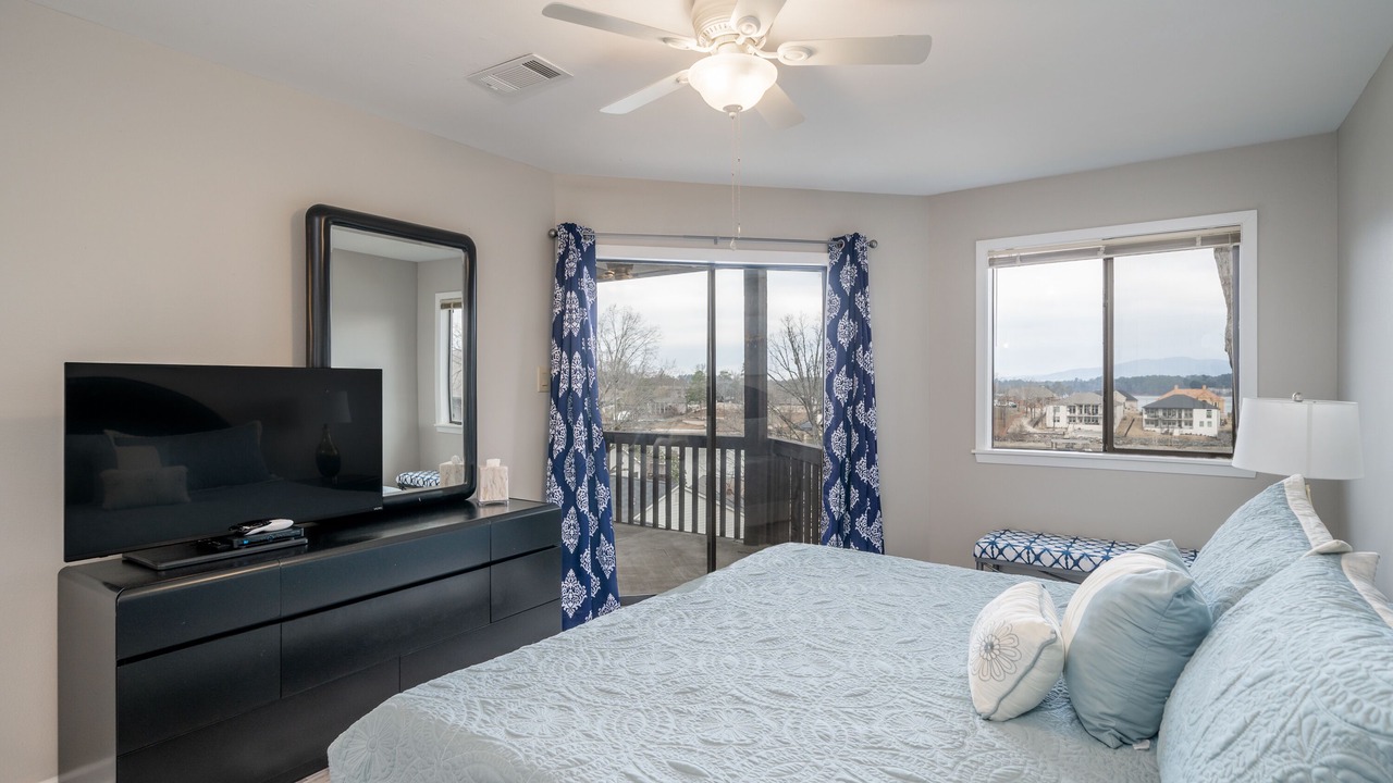 Photo of Bedroom in Lake Hamilton