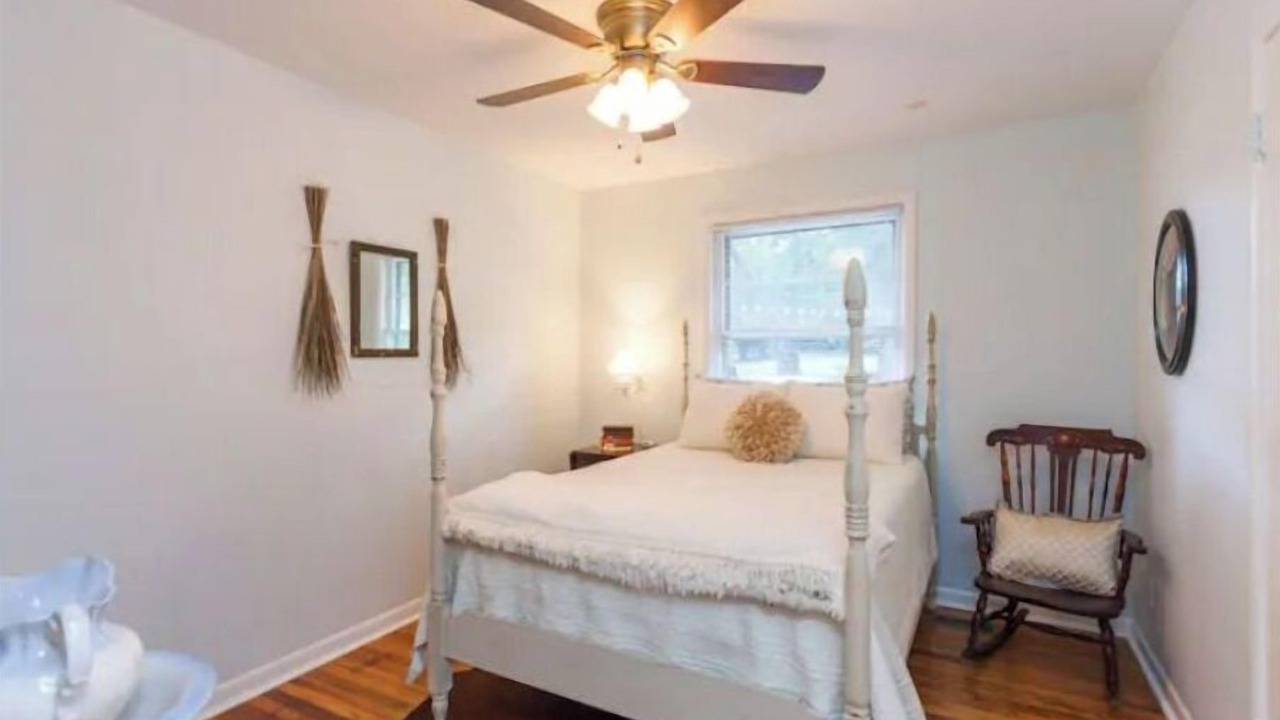Photo of Bedroom in Urbandale Nations