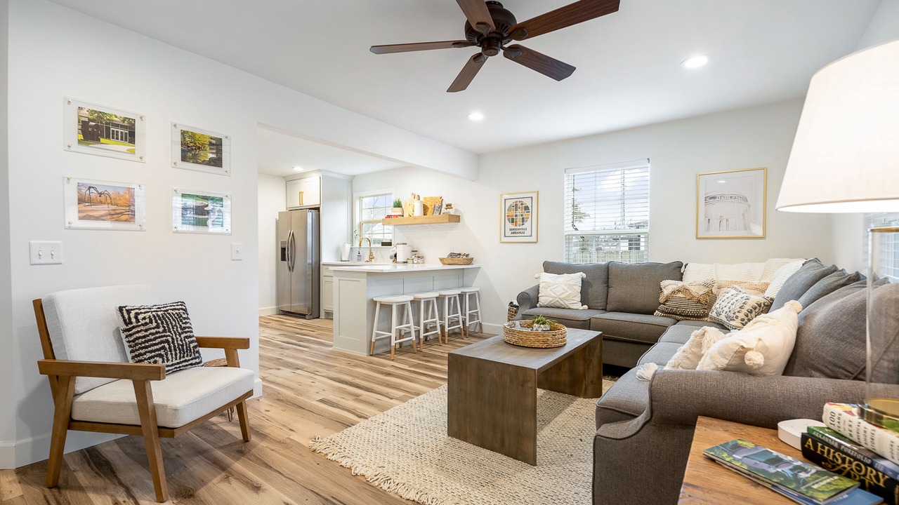 Photo of Livingroom in Downtown