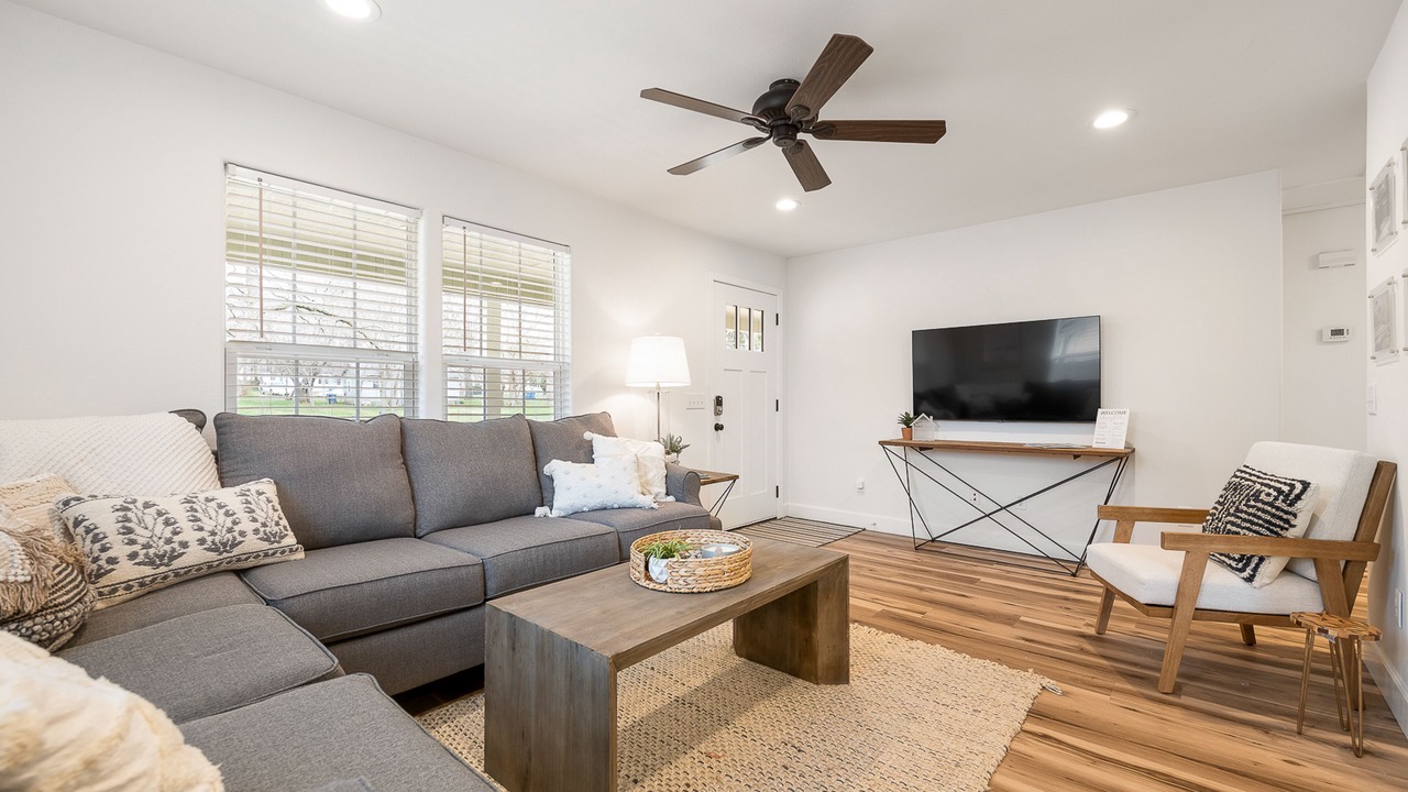 Photo of Livingroom in Downtown