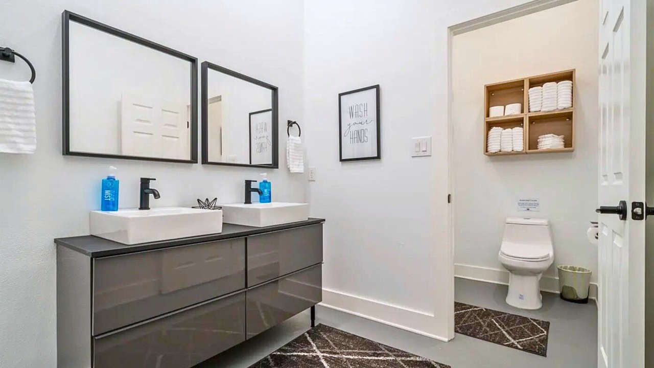 Photo of Bathroom in Lake Hamilton