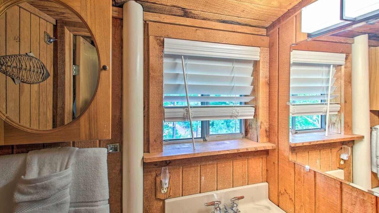 Photo of Bathroom in Piney