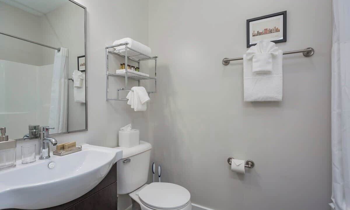 Photo of Bathroom in Music Row