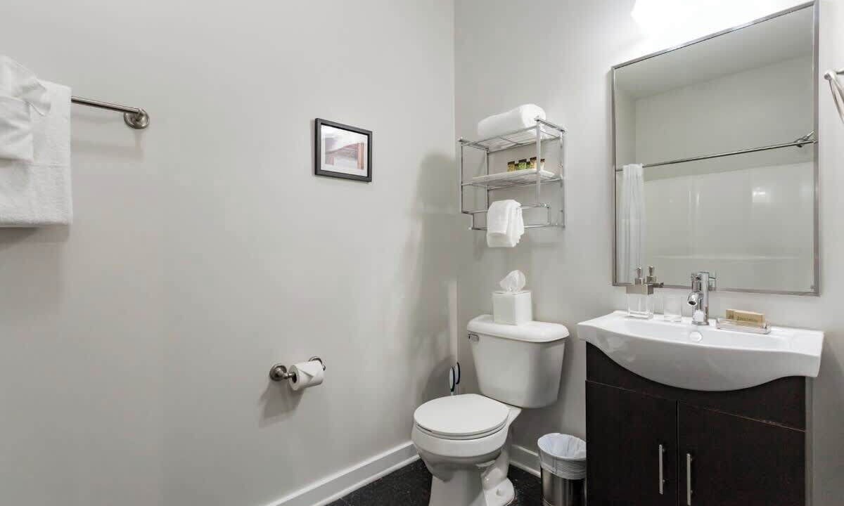 Photo of Bathroom in Music Row
