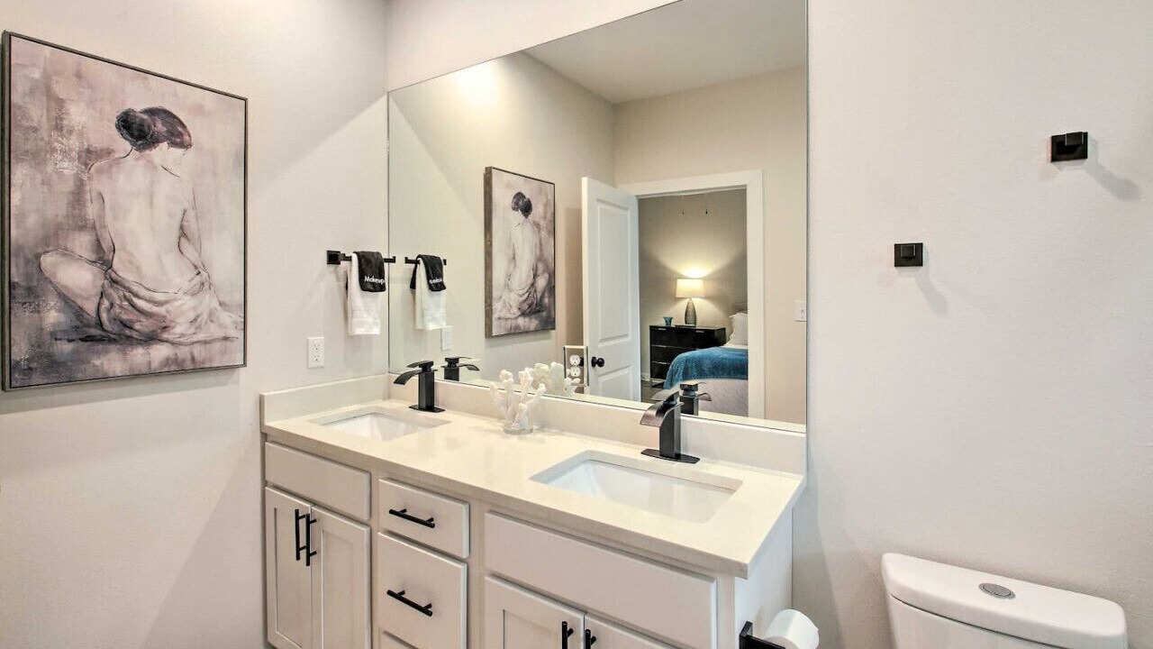 Photo of Bathroom in Lake Hamilton