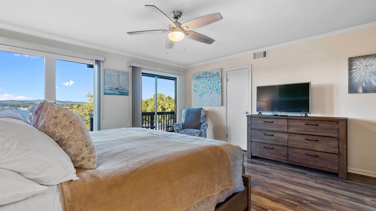 Photo of Bedroom in Lake Hamilton