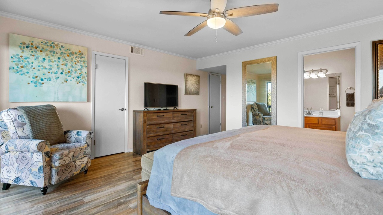 Photo of Bedroom in Lake Hamilton
