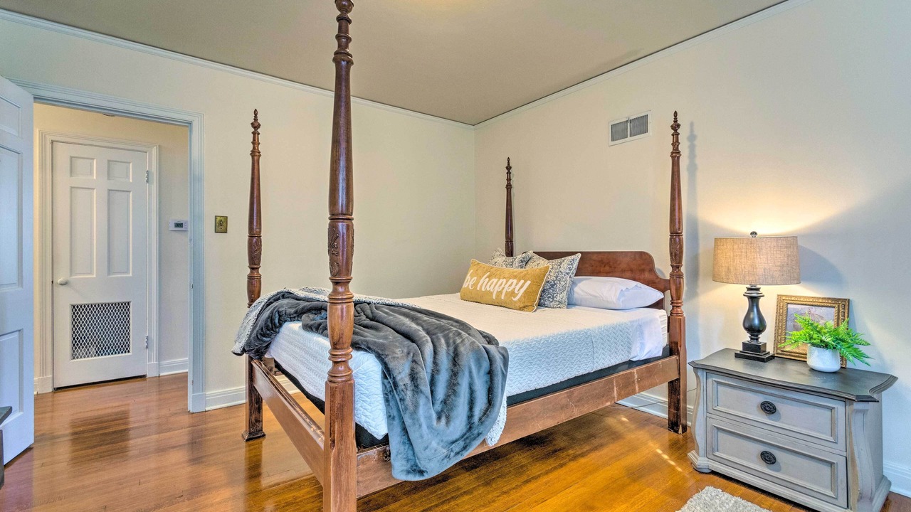 Photo of Bedroom in Midtown