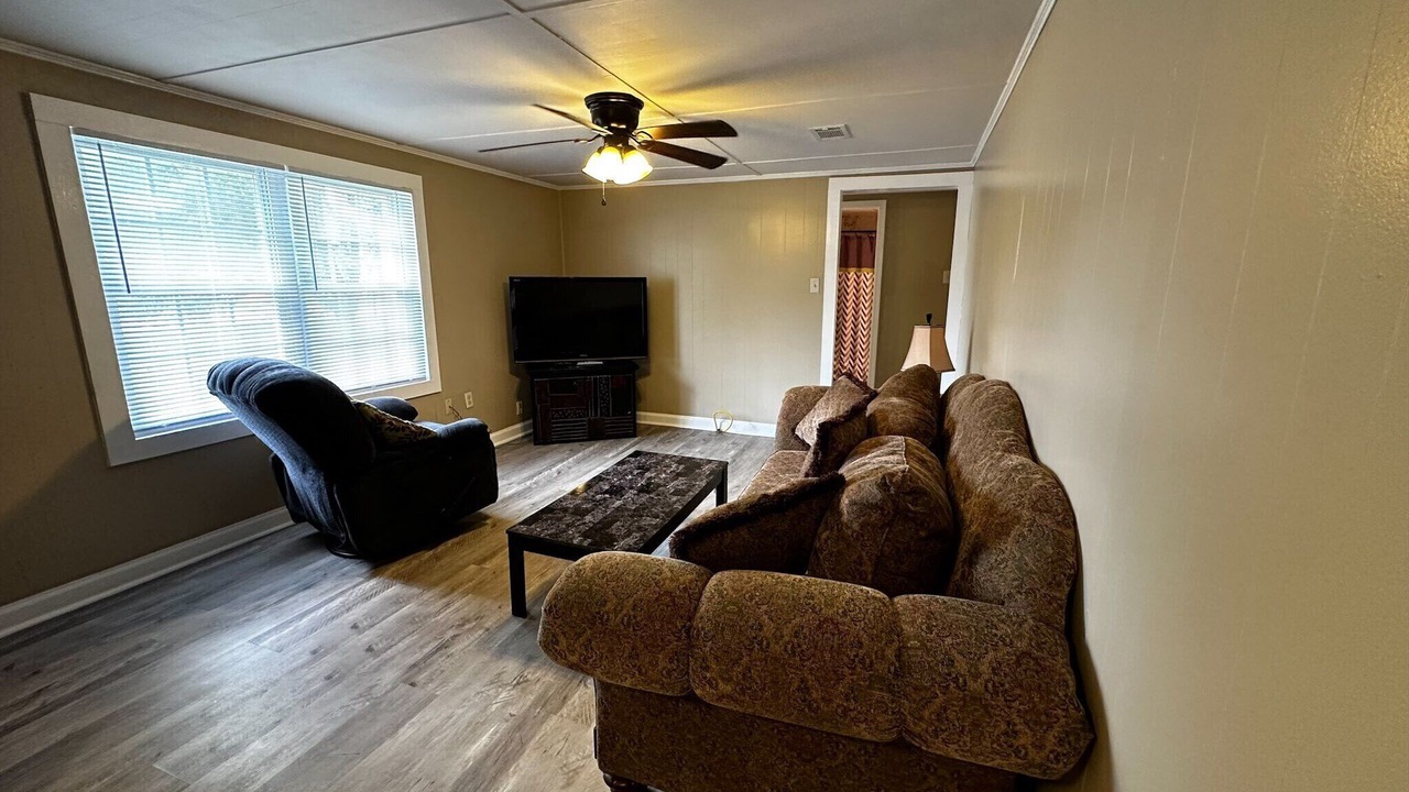 Photo of Livingroom in Mayflower