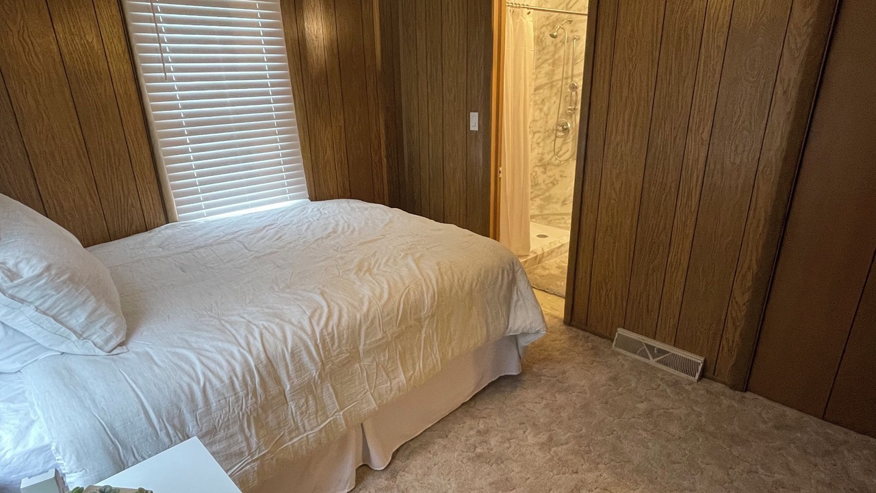 Photo of Bedroom in Russell