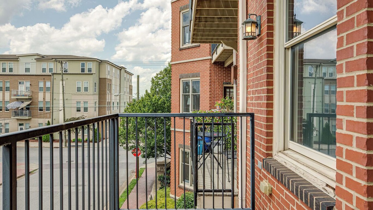 Photo of Patio Balcony in Historic Edgefield