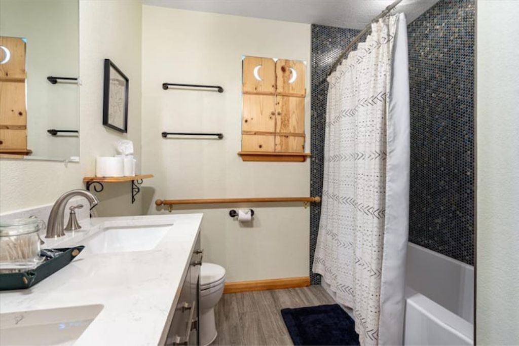 Photo of Bathroom in Lost Bridge Village