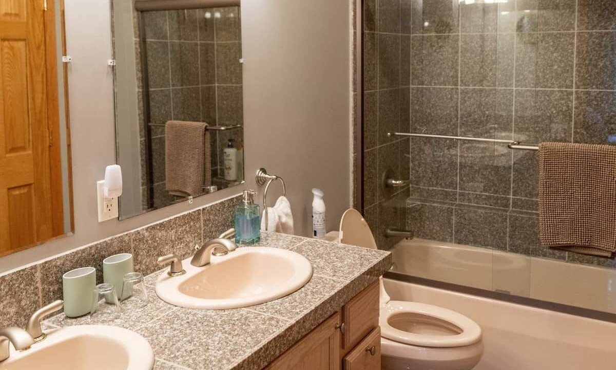 Photo of Bathroom in Lake Shore Estates