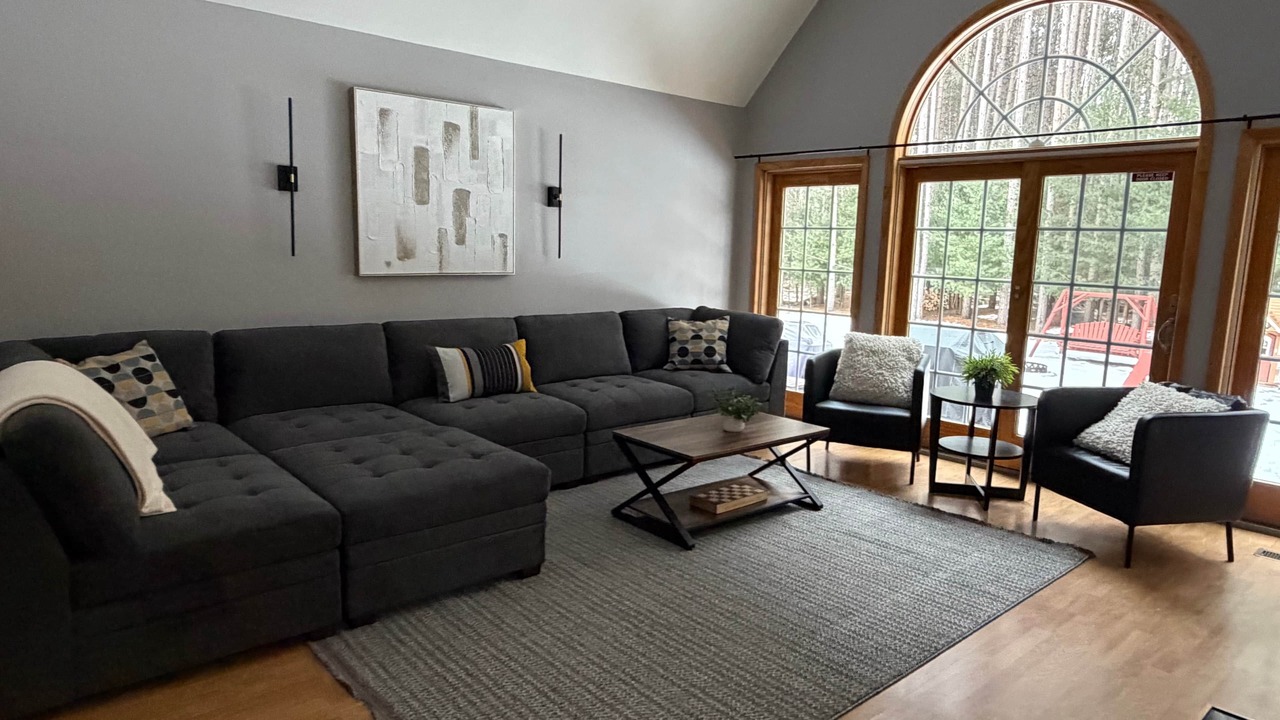 Photo of Livingroom in Lake Shore Estates