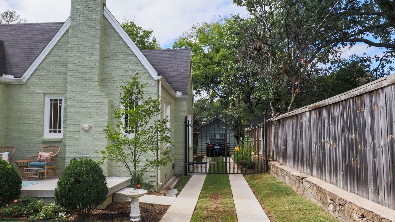 Photo of Outdoor in Heights