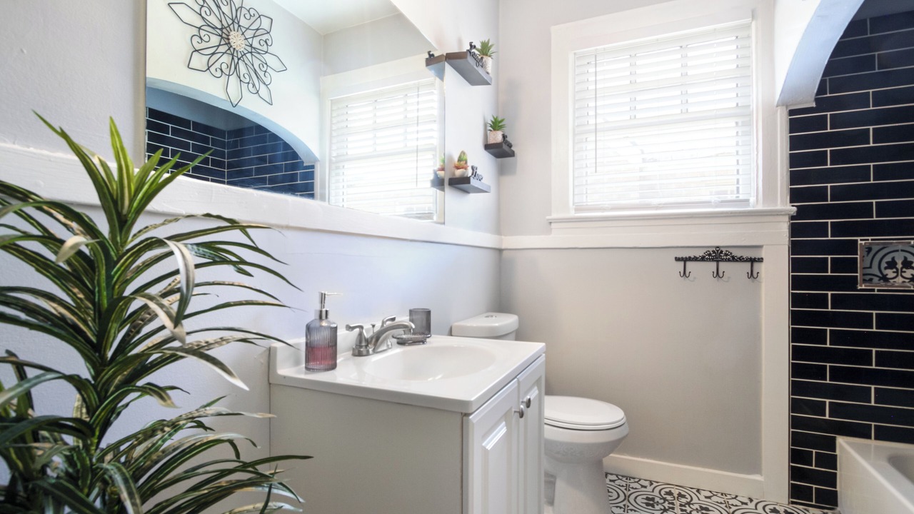 Photo of Bathroom in Cooper-Young Historic District