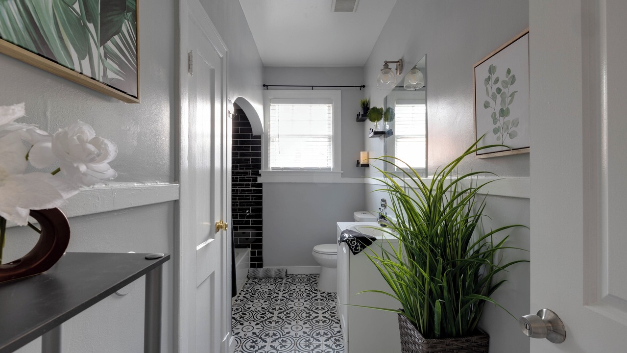 Photo of Bathroom in Cooper-Young Historic District