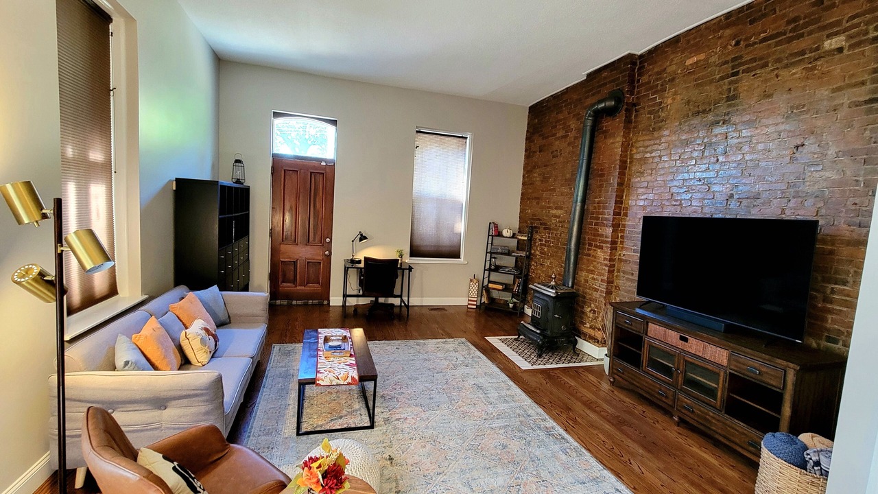 Photo of Livingroom in Lafayette Square