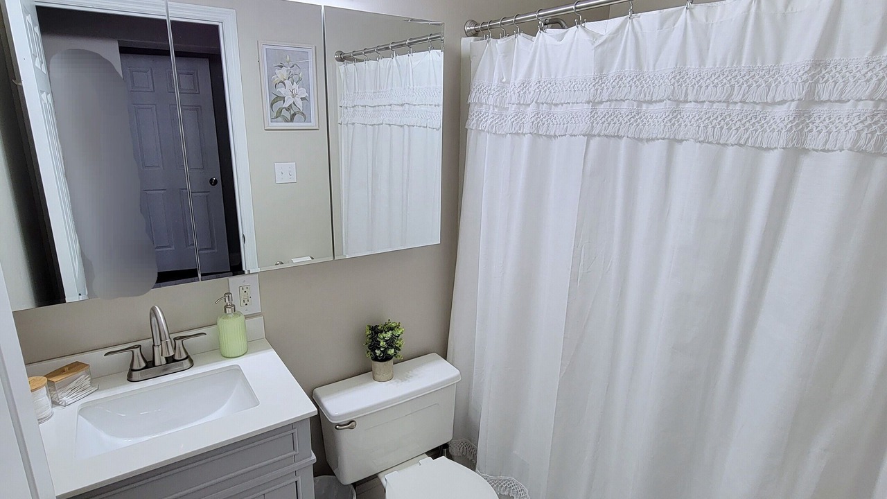 Photo of Bathroom in Lafayette Square