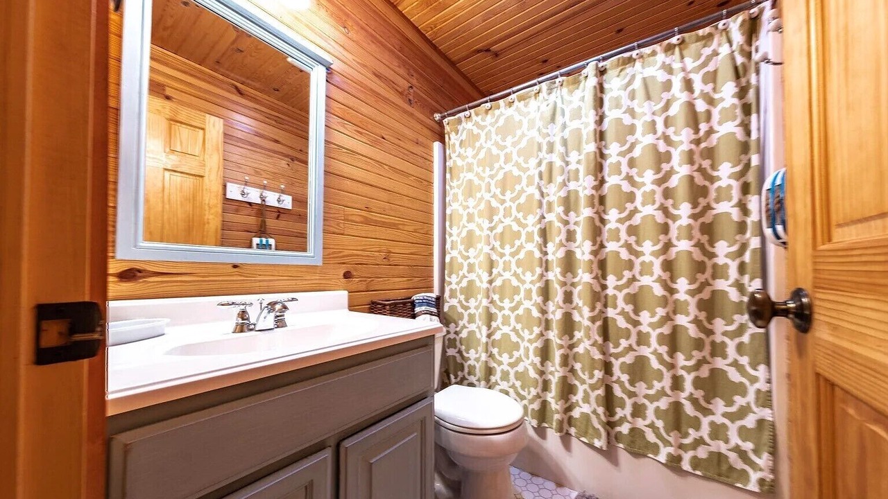 Photo of Bathroom in Cub Run