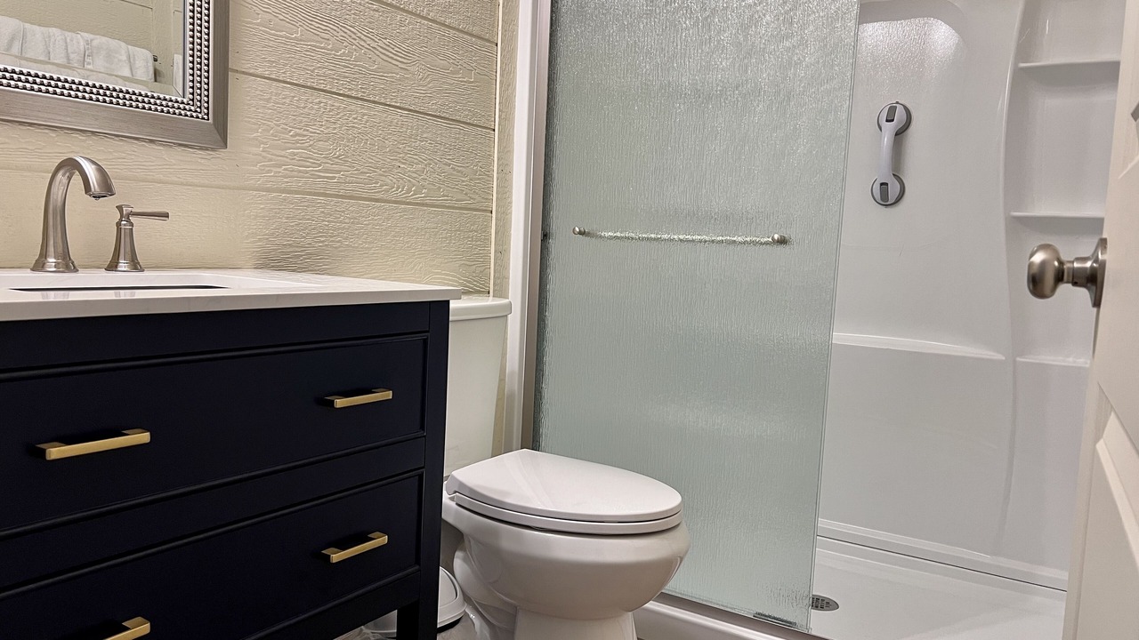 Photo of Bathroom in Chestnut Mound