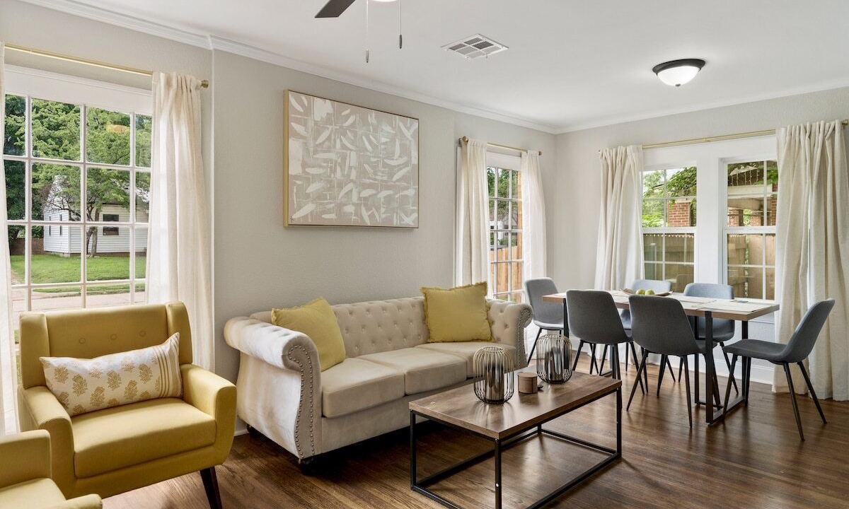 Photo of Livingroom in Tulsa