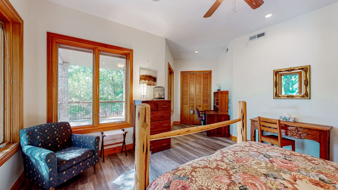Photo of Bedroom in Eureka Springs