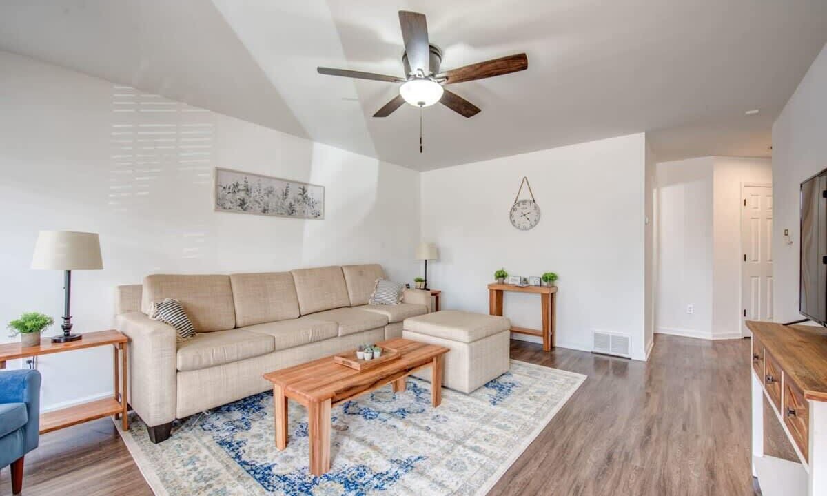 Photo of Livingroom in University District