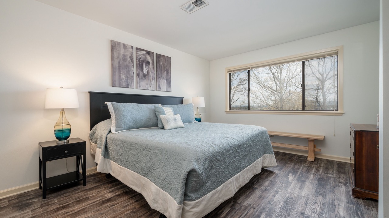 Photo of Bedroom in Lake Hamilton