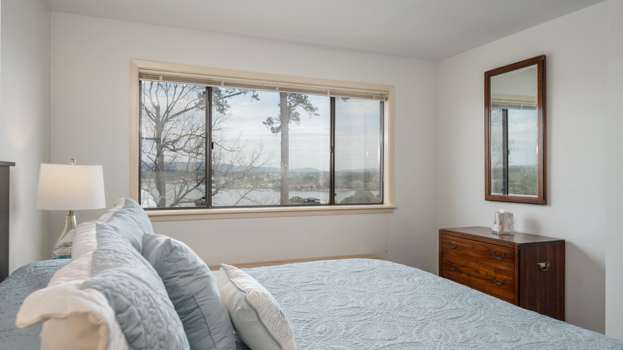 Photo of Bedroom in Lake Hamilton