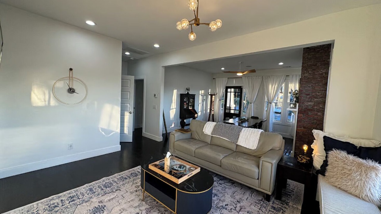 Photo of Livingroom in Eighth Avenue