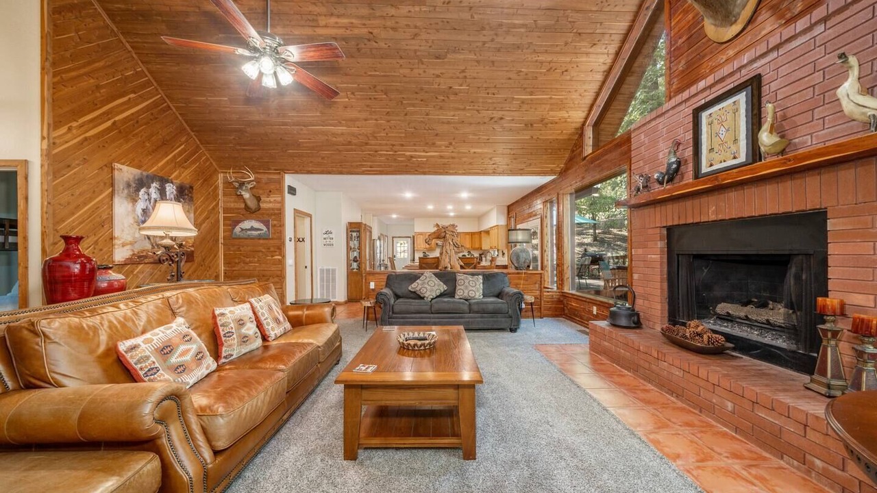 Photo of Livingroom in Mid America