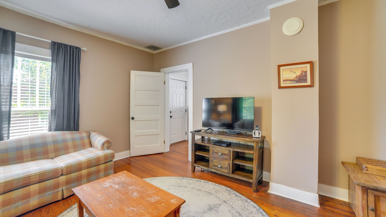 Photo of Livingroom in McKinnon