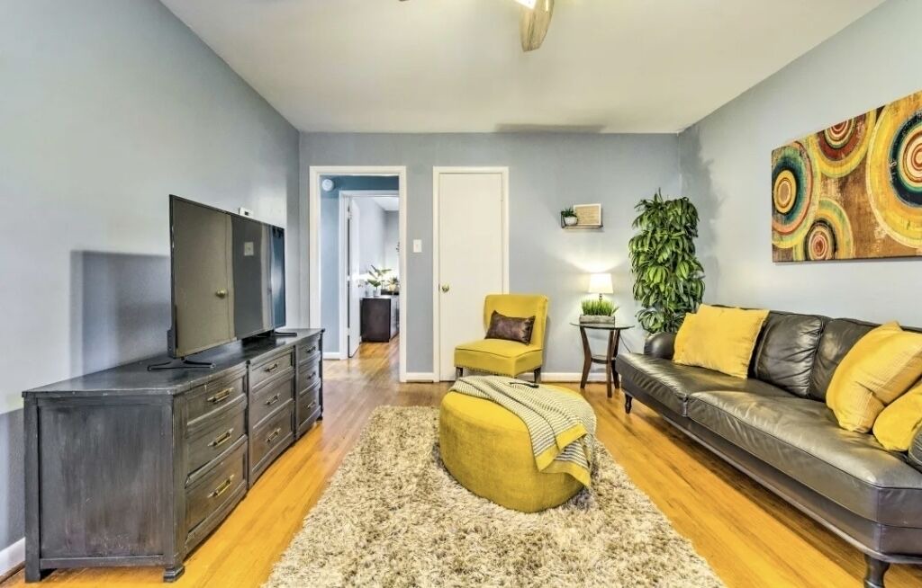 Photo of Livingroom in Midtown