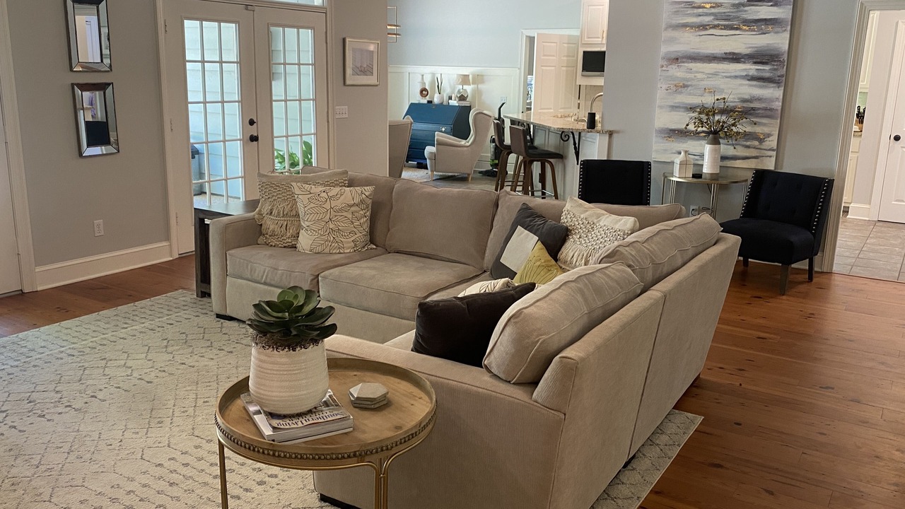 Photo of Livingroom in Woodland Hills Estates