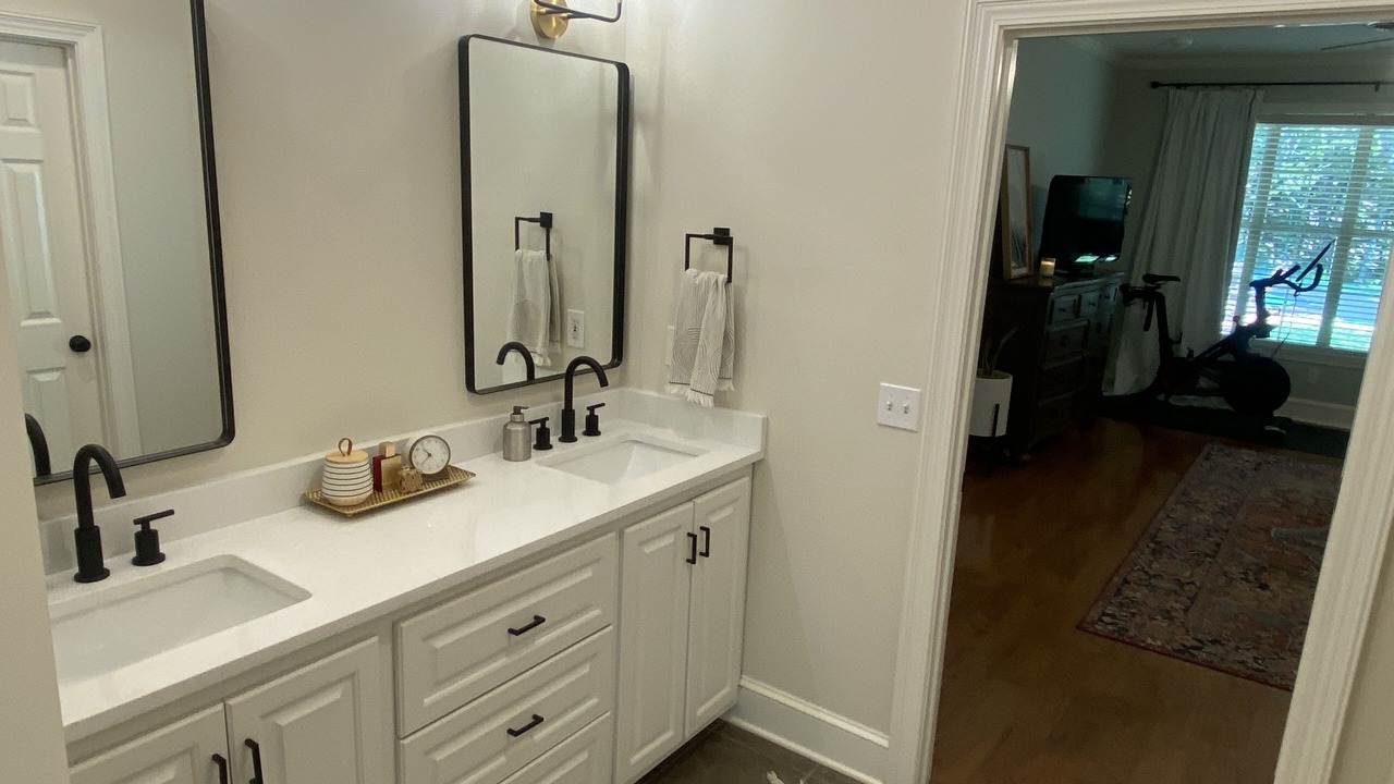 Photo of Bathroom in Woodland Hills Estates