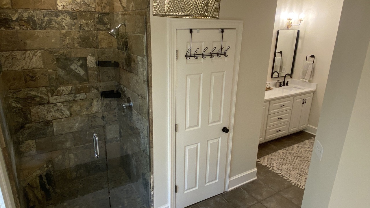 Photo of Bathroom in Woodland Hills Estates