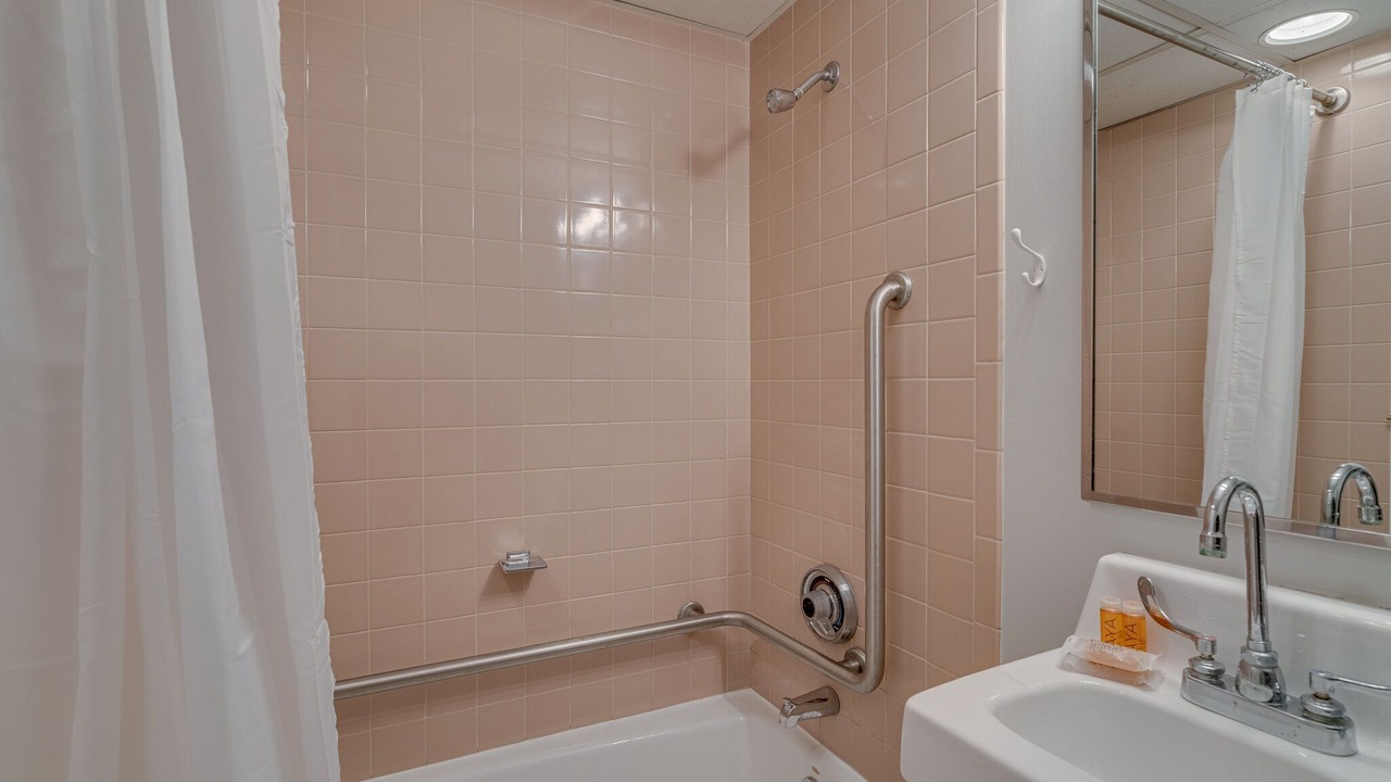 Photo of Bathroom in Music Row