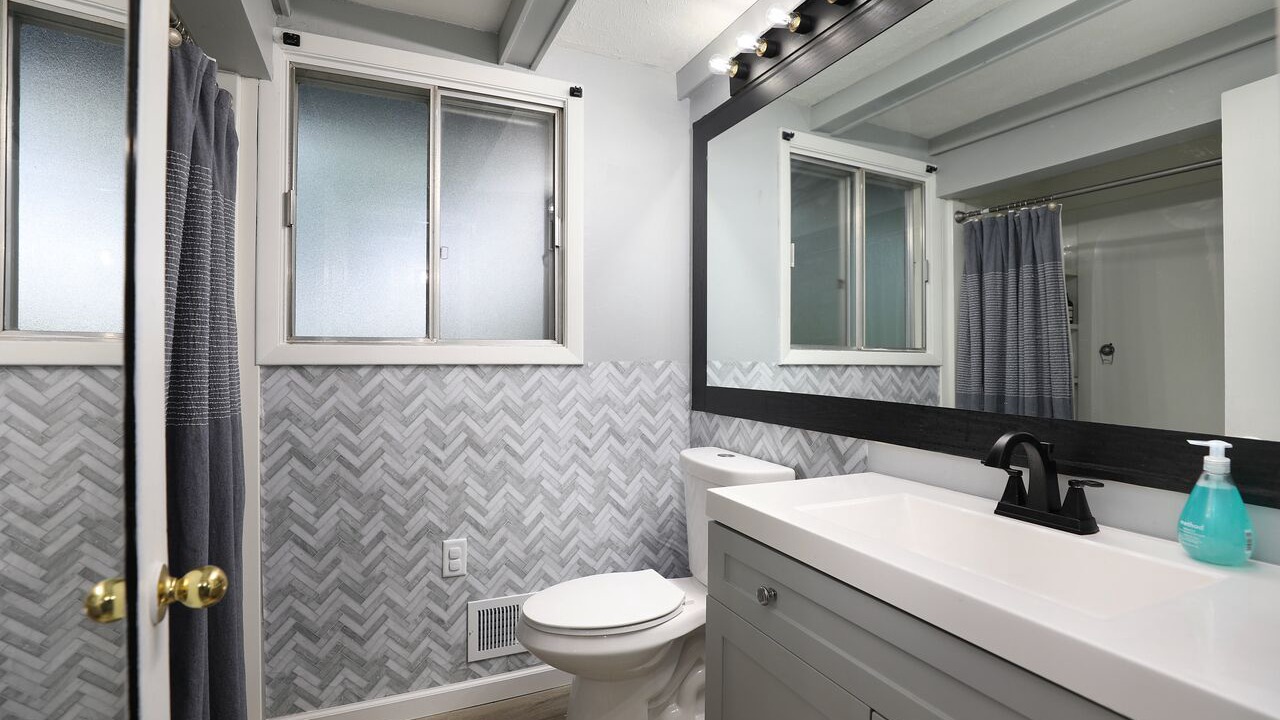 Photo of Bathroom in King