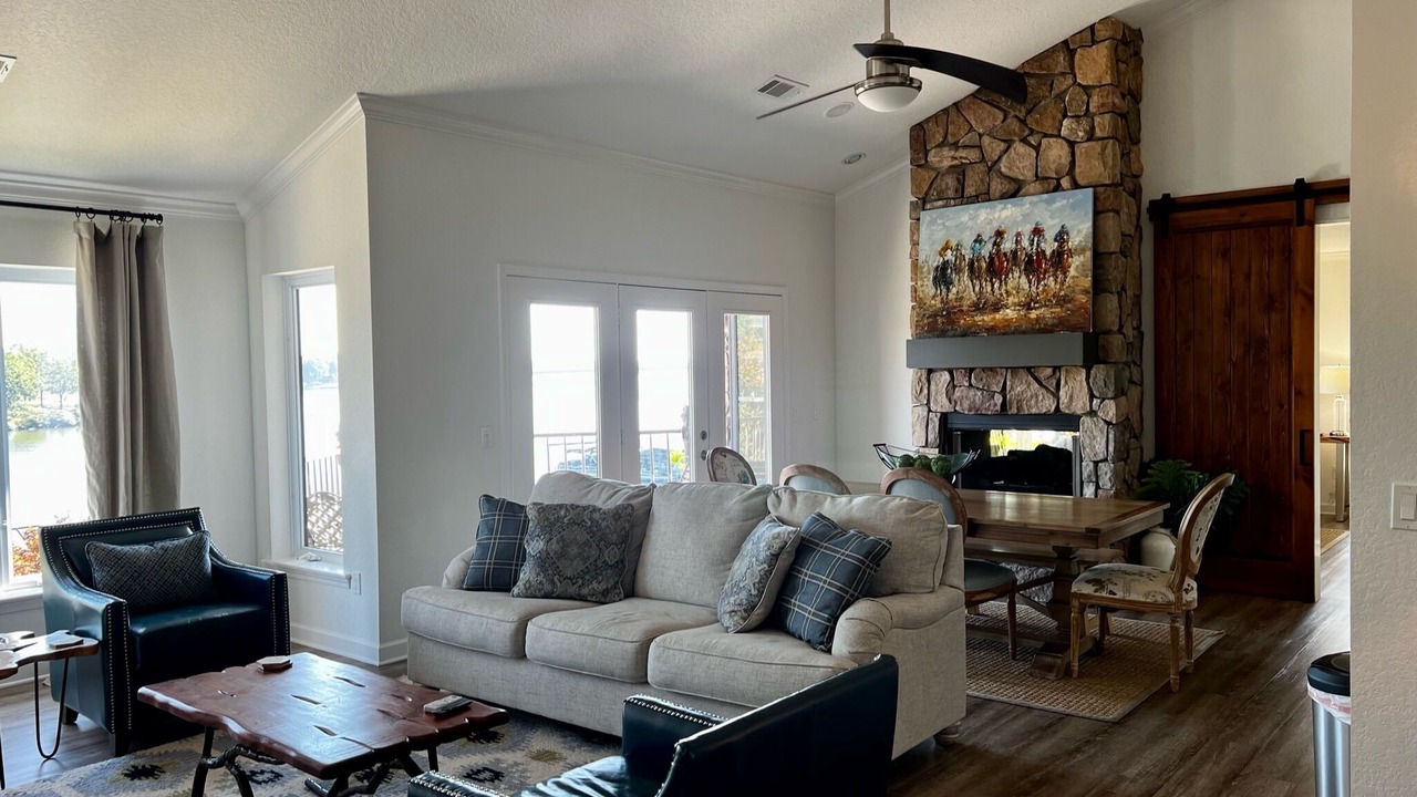 Photo of Bedroom in Lake Hamilton