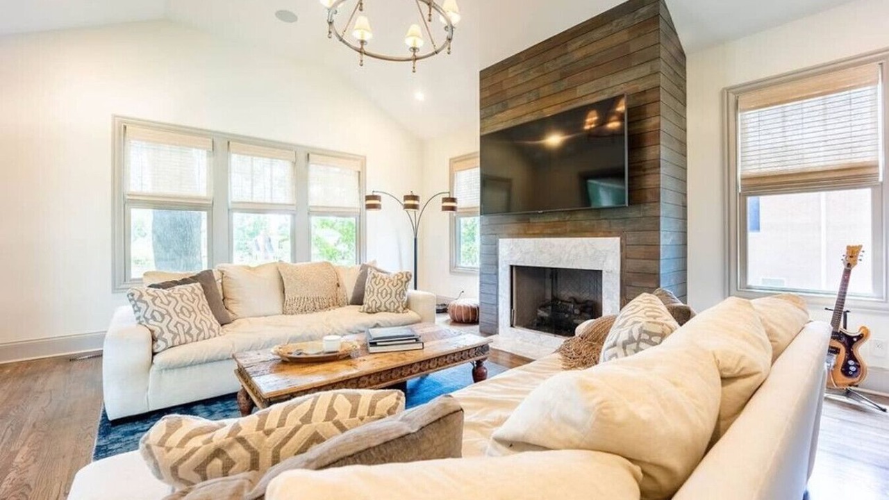 Photo of Livingroom in 12 South