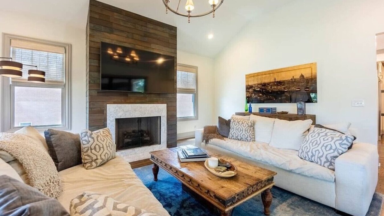 Photo of Livingroom in 12 South