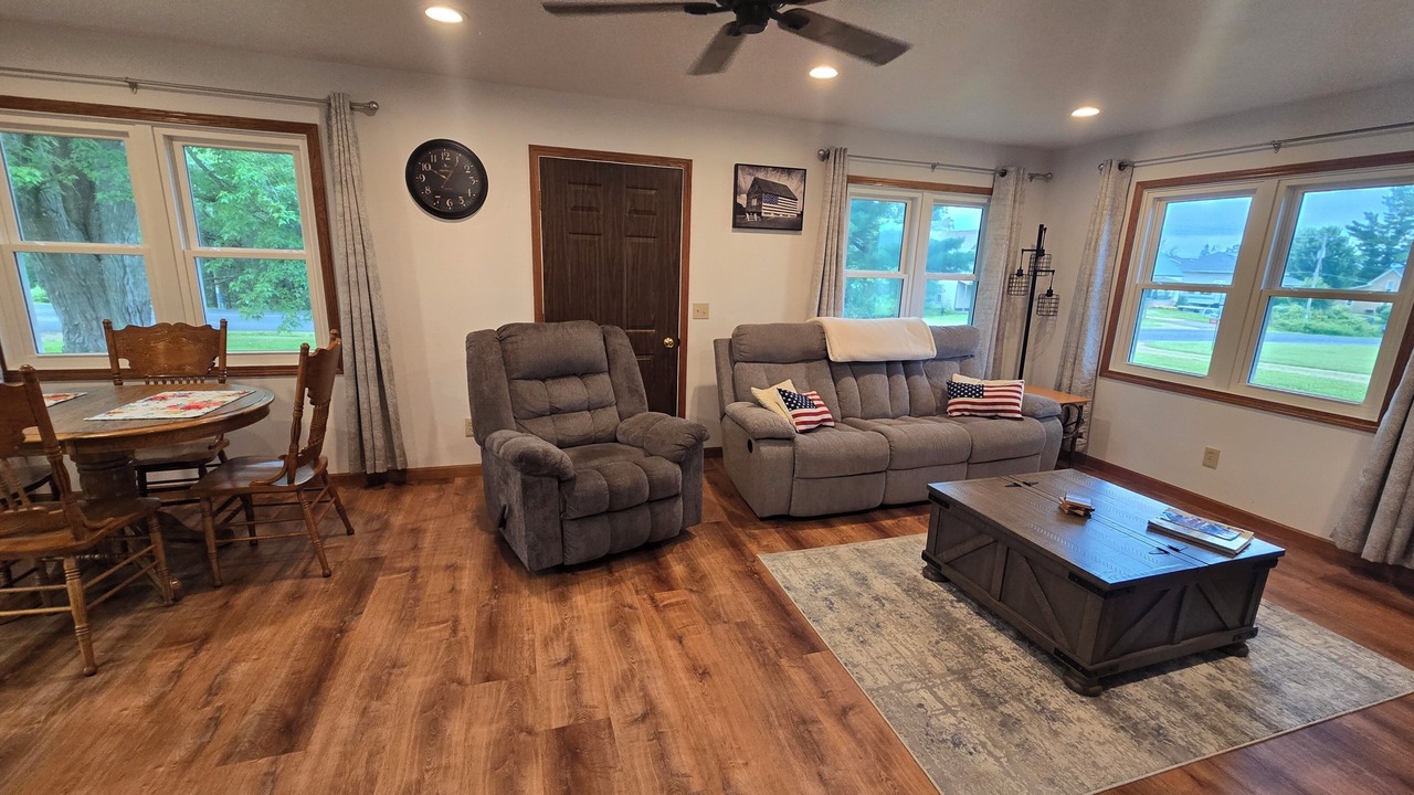 Photo of Livingroom in Hillsboro