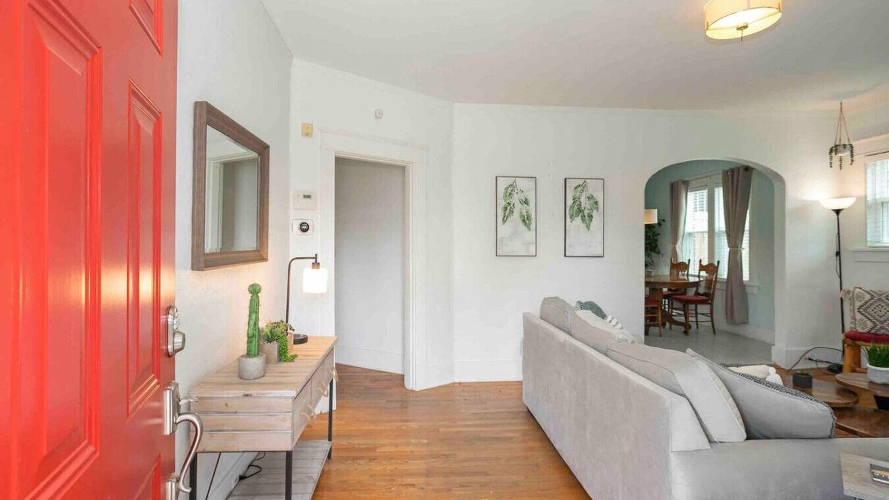 Photo of Livingroom in Shelby Hills