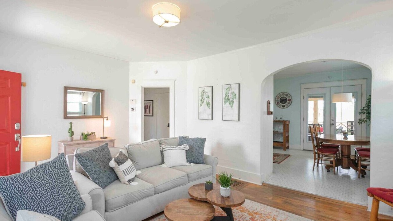 Photo of Livingroom in Shelby Hills