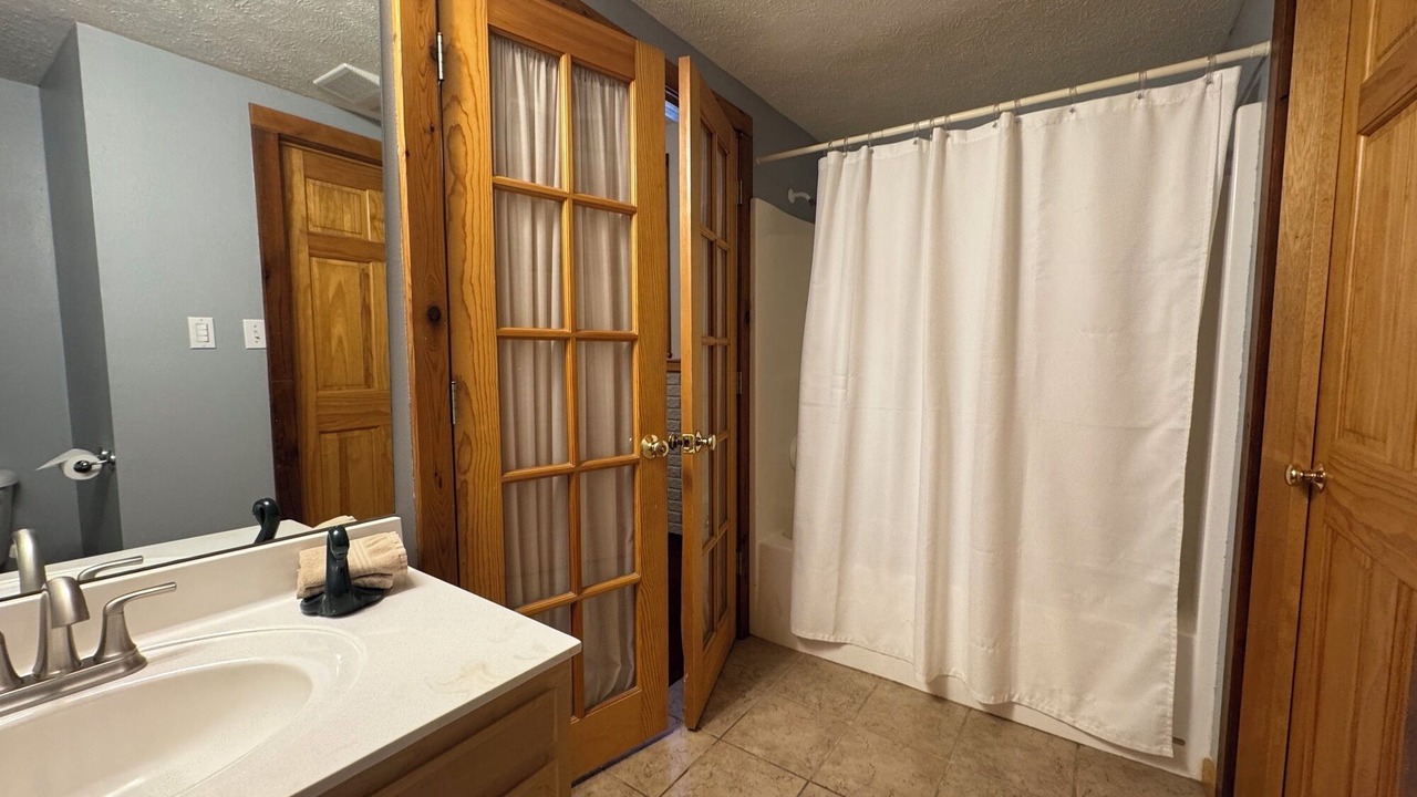 Photo of Bathroom in Eureka Springs Historic District