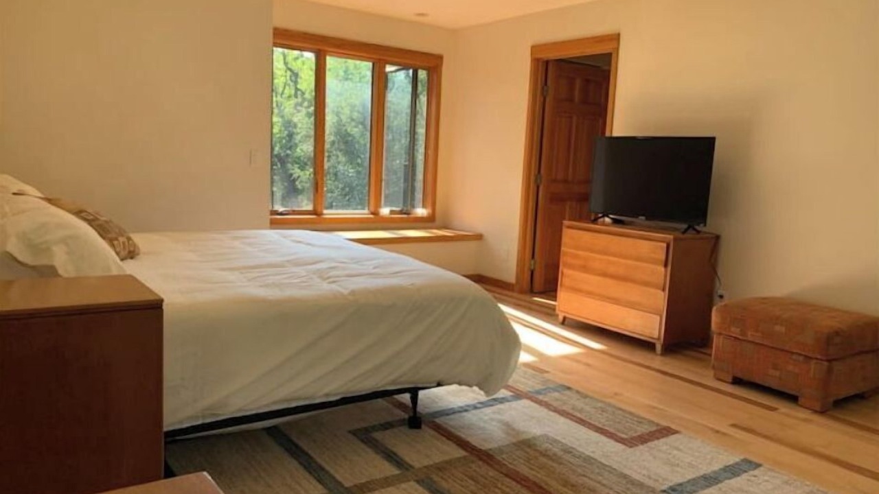 Photo of Bedroom in Edmund