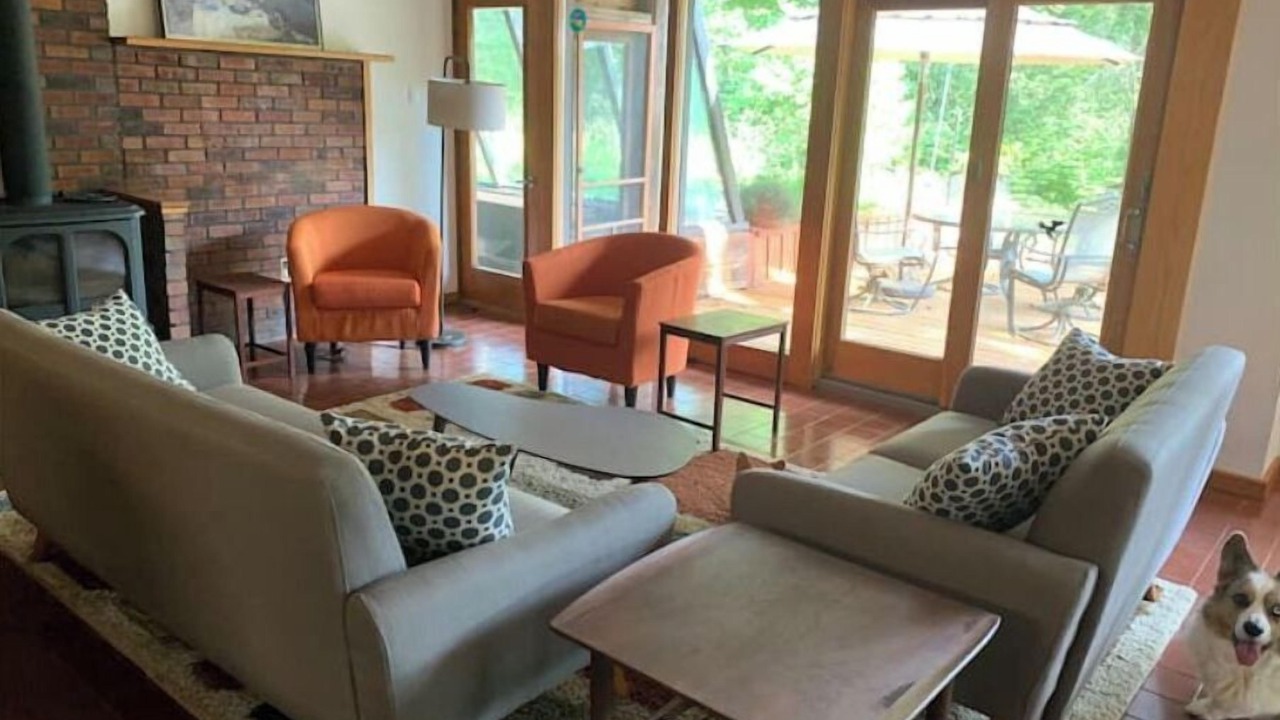 Photo of Livingroom in Edmund